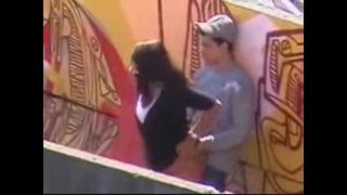 Sexo Flagra na Passarela casal safado trepando gostoso e sendo filmado