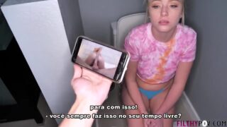 Enrabando a Loirinha Ninfeta no Banheiro Legendado